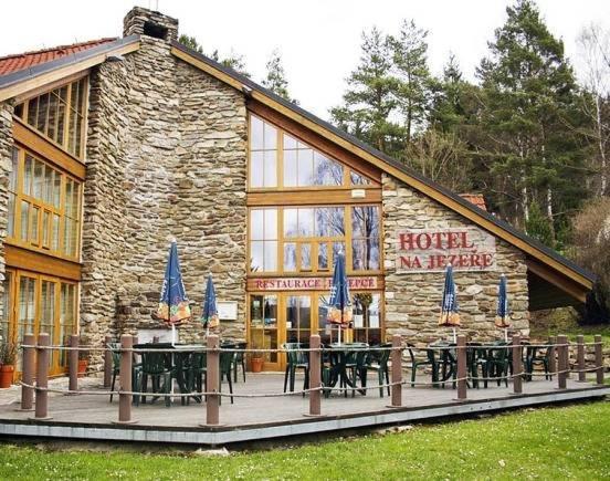 Hotel Na Jezere ฮอร์นี ปลานา ภายนอก รูปภาพ