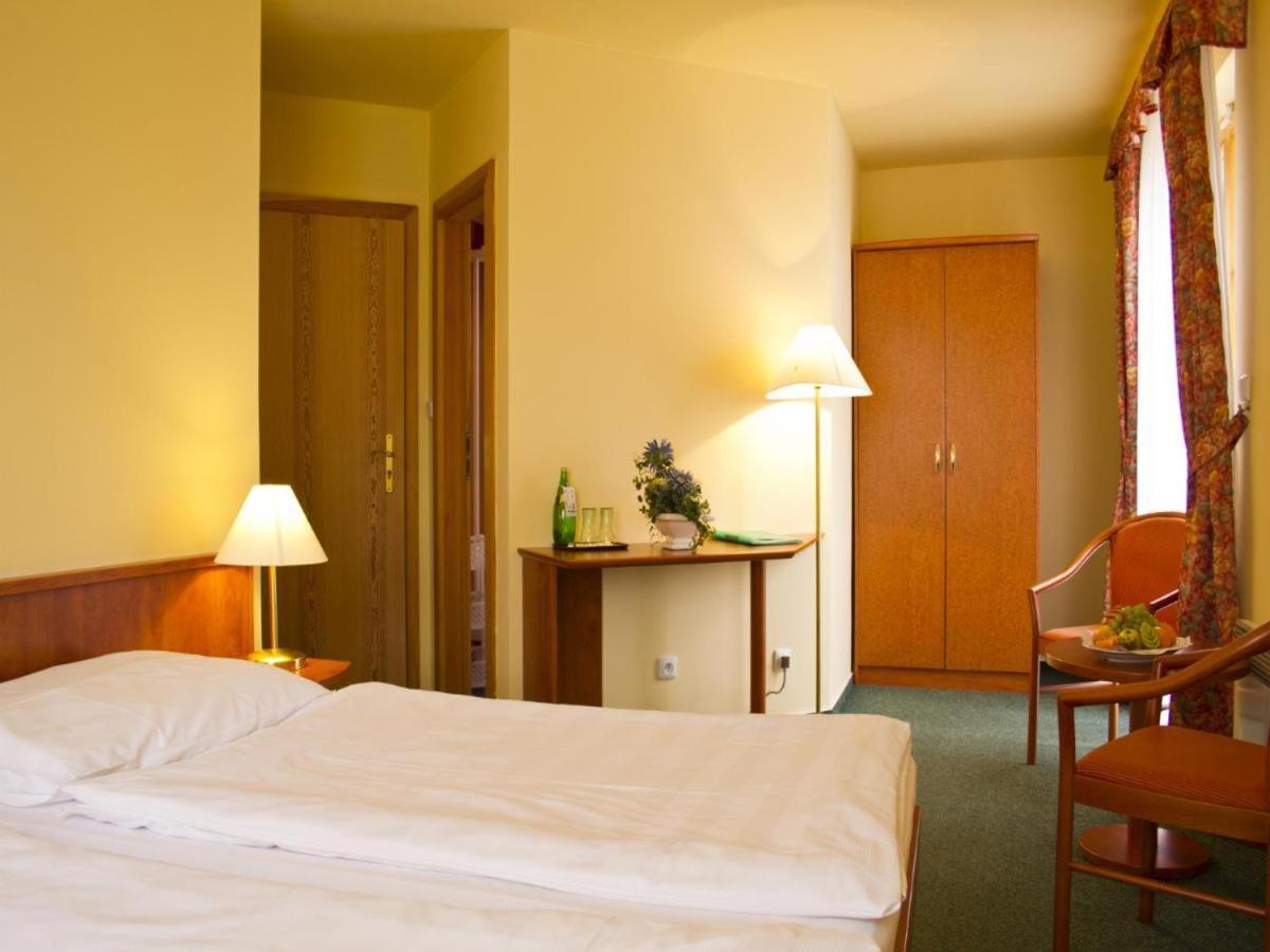 Hotel Na Jezere ฮอร์นี ปลานา ภายนอก รูปภาพ